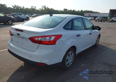 2013 Ford Focus S из США, поврежденный, VIN 1FADP3E21DL125091